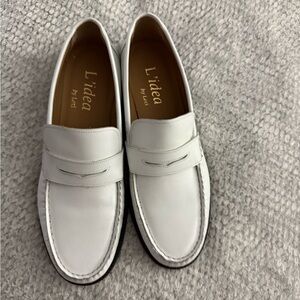 NWT Crisp White Leather Slip-On Loafers with Penny Keeper